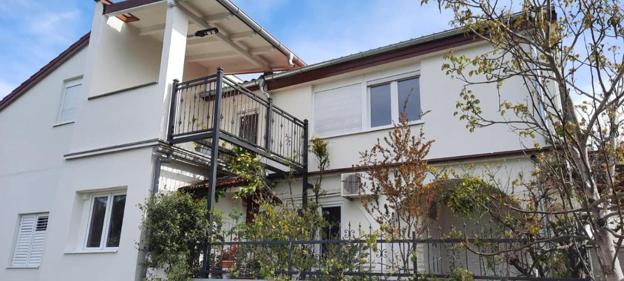 Apartmani Tinka Starigrad Paklenica Ngoại thất bức ảnh